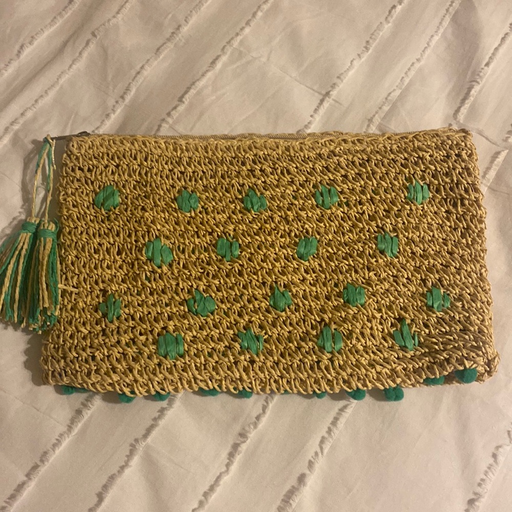 Beach clutch